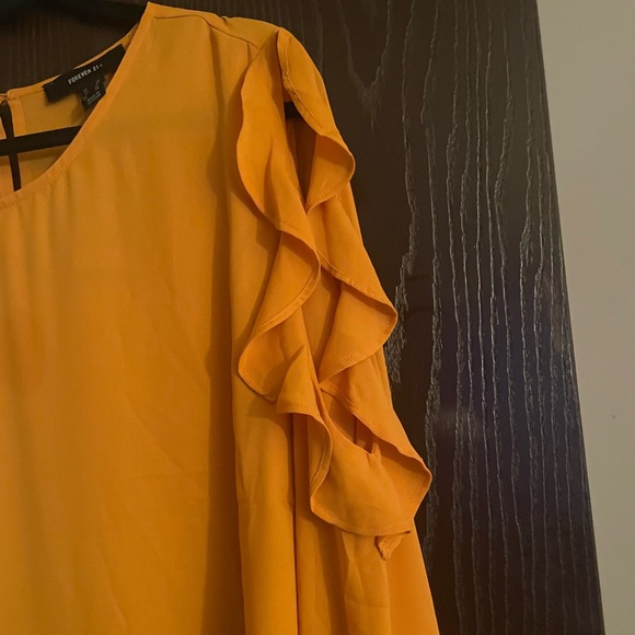 Ruffle Top - Picture 3 of 4